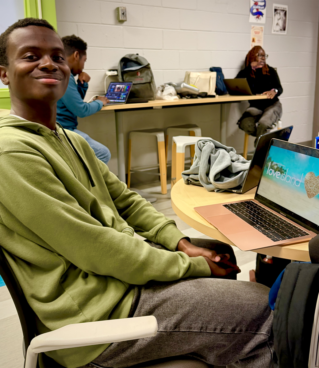 Rayvin Dawkins, a junior at SUNY Old Westbury, watches Love Island USA with peers at the Media Innovation Center. Oct. 15, 2025. PHOTO BY: HENRY M. WILSON